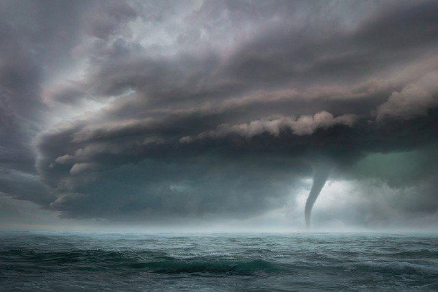 Cyclone sur l'océan